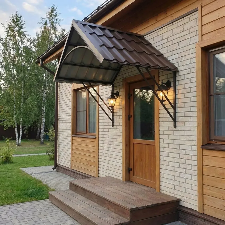 Козырек двускатный с металлочерепицей